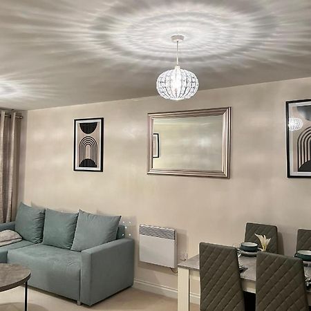 Stylish Luxe Apartment Harlow Εξωτερικό φωτογραφία