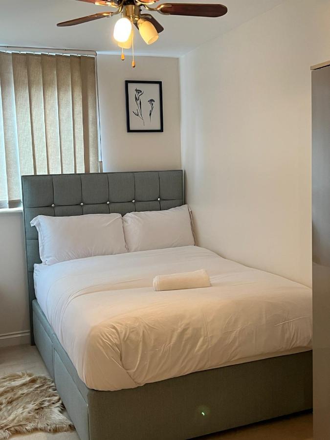Stylish Luxe Apartment Harlow Εξωτερικό φωτογραφία