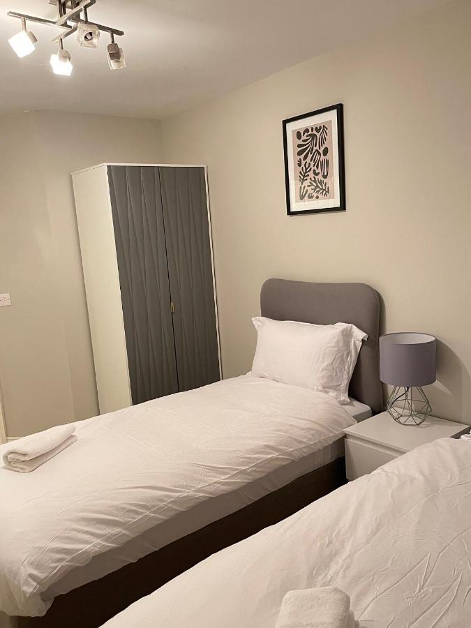 Stylish Luxe Apartment Harlow Εξωτερικό φωτογραφία